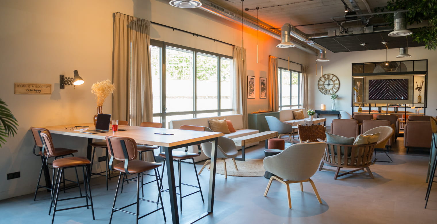 Hôtel_Campanile_Centre_Gare_Saint-Brieuc_bar_espace_de_coworking