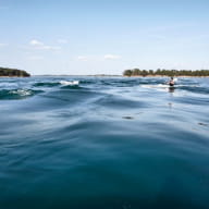 Kerners-kayak-vague-arzon-morbihan-bretagne sud