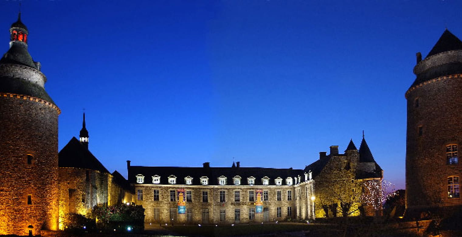 Châteaugiron, le château de nuit