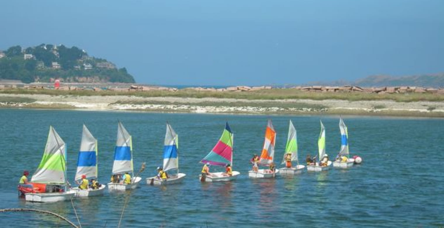 camping-ecole-de-voile-optimist