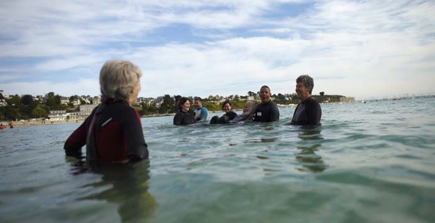 Marche aquatique de santé sur la grande plage de Saint Cast