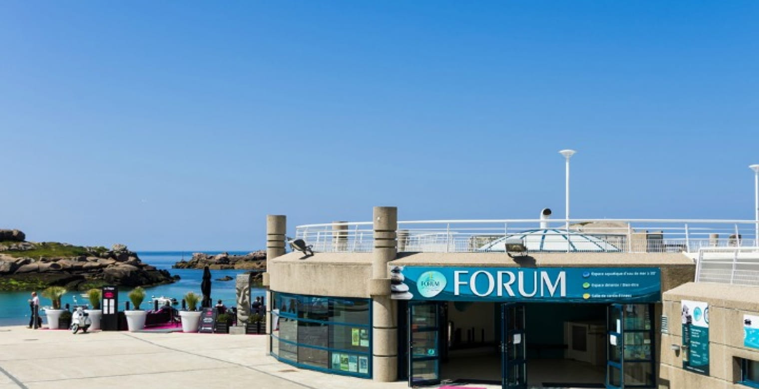 FORUM EXTERIEUR 2